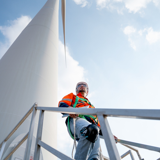 Inspekcje i naprawy łopat oraz trzonów wież turbin wiatrowych